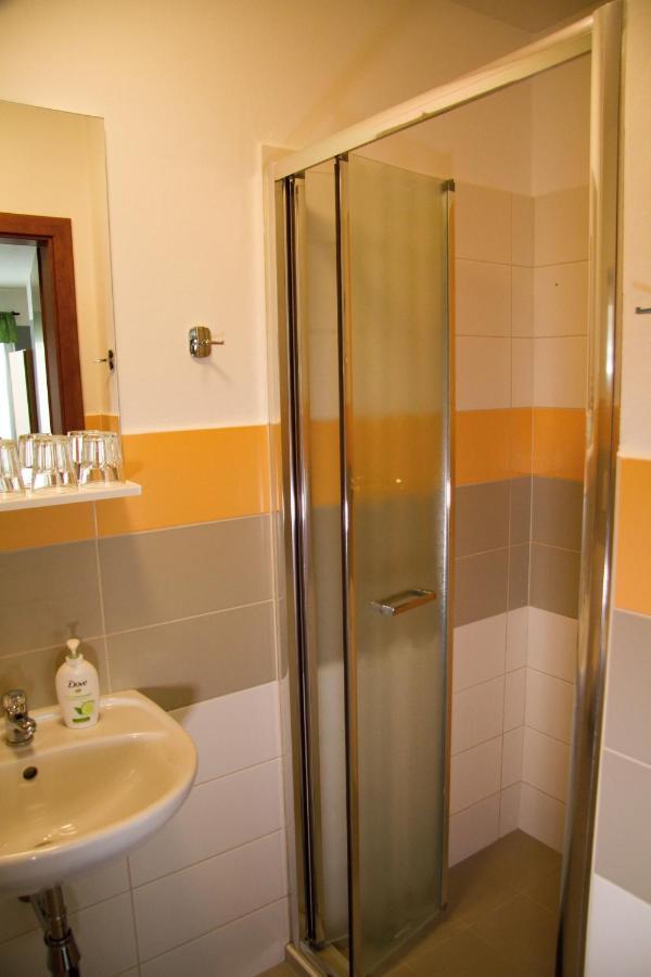 Penzion 411 Solnice Luaran gambar